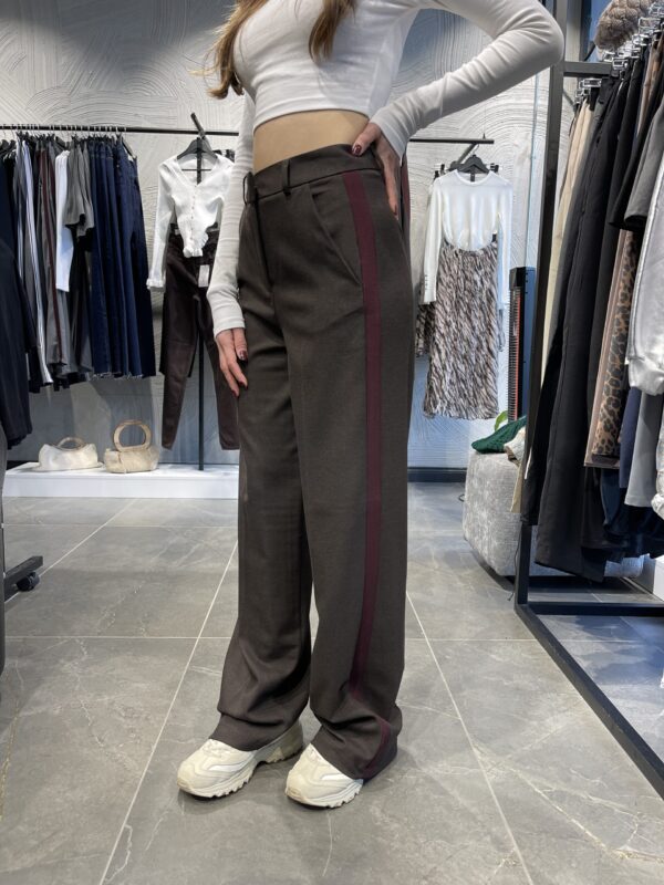 Bordo Şeritli Pantolon - Görsel 2